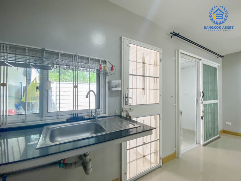 ทาวน์เฮ้าส์มือสองนนทบุรี ม.พฤกษาทาวน์เน็กซ์ ติวานนท์-พระราม5 โซนต้นโครงการ เนื้อที่ 24.2 ตร.ว. ฟังก์ชั่น 3 ห้องนอน 2 ห้องน้ำ 2 ที่จอดรถ (หน้ากว้าง 6 เมตร) บ้านสวยพร้อมอยู่ ต่อเติมครบ บนทำเลติดถนนนครอินทร์ ใกล้วงเวียนพระราม5-ราชพฤกษ์...