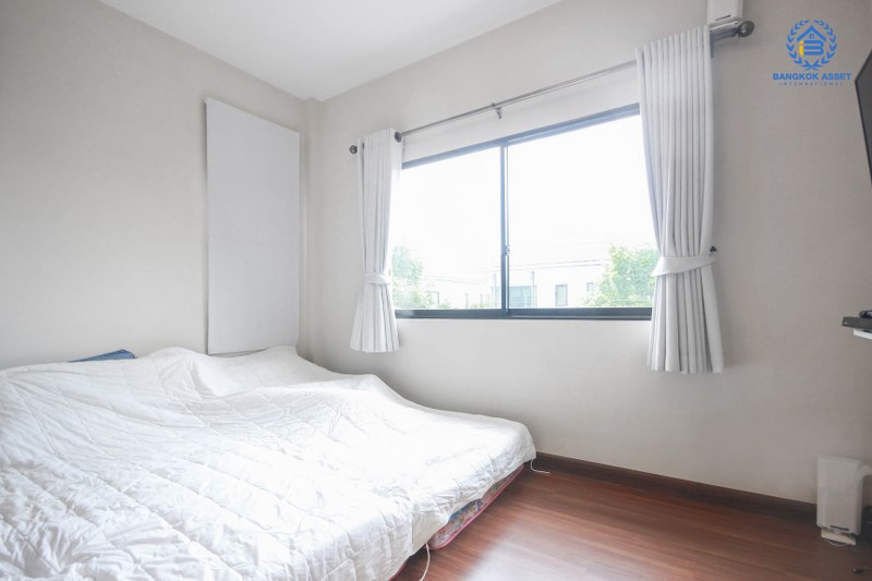 บ้านเดี่ยวมือสอง แบรนด์ AP* ม.เซนโทร รามอินทรา109 บ้านหลังใหญ่ต่อเติมสวย! เนื้อที่ 71.6 ตร.ว. ฟังก์ชั่น 3 ห้องนอน 3 ห้องน้ำ แถมแอร์ 3 เครื่อง โครงการร่มรื่น น่าอยู่ ตอบโจทย์ทุกการอยู่อาศัยบนทำเลศักยภาพ ใกล้ทางด่วนรามอินทรา และรถไฟฟ้าสถานี "แฟชั่นไอซ์แลนด์"