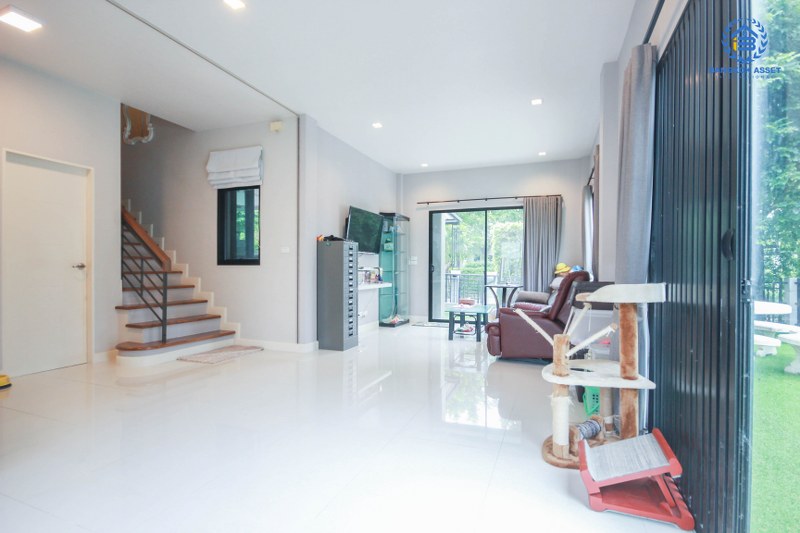 บ้านเดี่ยวมือสอง แบรนด์ AP* ม.เซนโทร รามอินทรา109 บ้านหลังใหญ่ต่อเติมสวย! เนื้อที่ 71.6 ตร.ว. ฟังก์ชั่น 3 ห้องนอน 3 ห้องน้ำ แถมแอร์ 3 เครื่อง โครงการร่มรื่น น่าอยู่ ตอบโจทย์ทุกการอยู่อาศัยบนทำเลศักยภาพ ใกล้ทางด่วนรามอินทรา และรถไฟฟ้าสถานี "แฟชั่นไอซ์แลนด์"