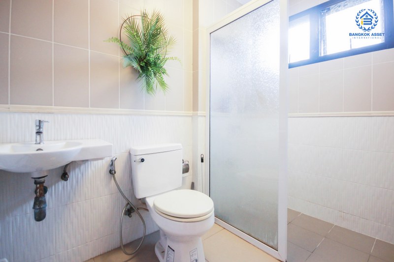 บ้านเดี่ยวมือสอง แบรนด์ AP* ม.เซนโทร รามอินทรา109 บ้านหลังใหญ่ต่อเติมสวย! เนื้อที่ 71.6 ตร.ว. ฟังก์ชั่น 3 ห้องนอน 3 ห้องน้ำ แถมแอร์ 3 เครื่อง โครงการร่มรื่น น่าอยู่ ตอบโจทย์ทุกการอยู่อาศัยบนทำเลศักยภาพ ใกล้ทางด่วนรามอินทรา และรถไฟฟ้าสถานี "แฟชั่นไอซ์แลนด์"