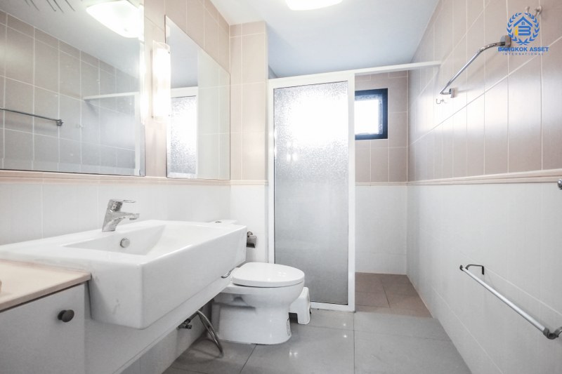 บ้านเดี่ยวมือสอง แบรนด์ AP* ม.เซนโทร รามอินทรา109 บ้านหลังใหญ่ต่อเติมสวย! เนื้อที่ 71.6 ตร.ว. ฟังก์ชั่น 3 ห้องนอน 3 ห้องน้ำ แถมแอร์ 3 เครื่อง โครงการร่มรื่น น่าอยู่ ตอบโจทย์ทุกการอยู่อาศัยบนทำเลศักยภาพ ใกล้ทางด่วนรามอินทรา และรถไฟฟ้าสถานี "แฟชั่นไอซ์แลนด์"