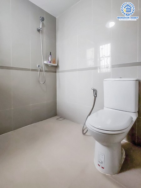 บ้านเดี่ยวมือสองนนทบุรี ม.ศุภาลัยการ์เด้นวิลล์ วงแหวนปิ่นเกล้า-พระราม5 เนื้อที่ 53.5 ตร.ว. ภายในกว้างขวาง ฟังก์ชั่น 3 ห้องนอน 2 ห้องน้ำ ต่อเติมครบพร้อมอยู่ บนทำเลเดินทางสะดวก ใกล้เซ็นทรัลเวสต์เกต , Plus Mall บางใหญ่ และจุดขึ้นทางด่วน "ศรีรัช"