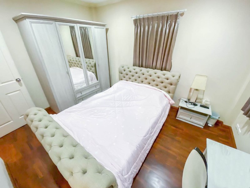 บ้านเดี่ยวมือสองนนทบุรี เนื้อที่ขนาดใหญ่ 123.1 ตร.ว. ม.ลัดดารมย์ ชัยพฤกษ์-แจ้งวัฒนะ ฟังก์ชั่น 3 ห้องนอน 4 ห้องน้ำ บ้านสวยต่อเติมครบ แถมแอร์ 8 เครื่อง! ภายในตกแต่งหรูหรา พร้อมสวนสวยรอบบ้าน หน้าโครงการติดถนนชัยพฤกษ์ เชื่อมสู่แจ้งวัฒนะ ราชพฤกษ์ได้อย่างรวดเร็ว