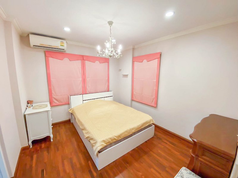 บ้านเดี่ยวมือสองนนทบุรี เนื้อที่ขนาดใหญ่ 123.1 ตร.ว. ม.ลัดดารมย์ ชัยพฤกษ์-แจ้งวัฒนะ ฟังก์ชั่น 3 ห้องนอน 4 ห้องน้ำ บ้านสวยต่อเติมครบ แถมแอร์ 8 เครื่อง! ภายในตกแต่งหรูหรา พร้อมสวนสวยรอบบ้าน หน้าโครงการติดถนนชัยพฤกษ์ เชื่อมสู่แจ้งวัฒนะ ราชพฤกษ์ได้อย่างรวดเร็ว