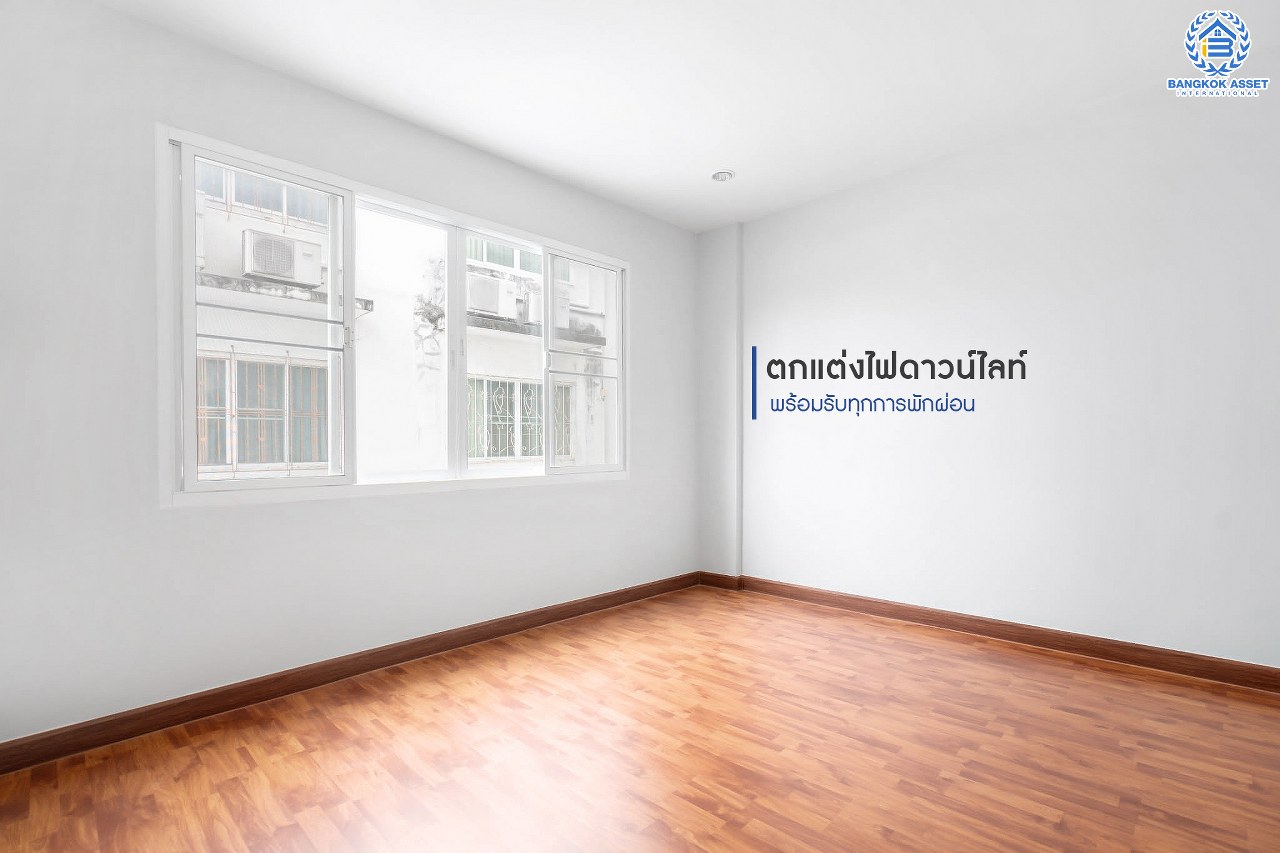 บ้านมือสองตกแต่งใหม่ ม.พลัสซิตี้พาร์ค ลาดพร้าว71 (ซอยโรงเรียนสตรีวิทยา2) ทาวน์โฮม 3 ชั้น รองรับครอบครัวขยาย ฟังก์ชั่น 4 ห้องนอน 3 ห้องน้ำ เนื้อที่ 17 ตร.ว. ทำเลใจกลางเมือง เชื่อมต่อทั้งถนนประเสริฐมนูญกิจ ,เกษตร-นวมินทร์ , ลาดพร้าว , รัชโยธินฯ ใกล้ทางด่วนรามอินทรา เดินทางสะดวกสบาย ติดรถไฟฟ้าสายสีน้ำตาล "สถานีโรงเรียนสตรีวิทยา2"...