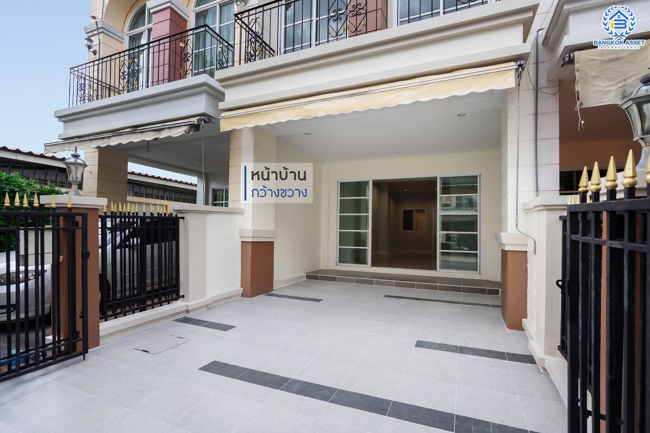 บ้านมือสองตกแต่งใหม่ ม.พลัสซิตี้พาร์ค ลาดพร้าว71 (ซอยโรงเรียนสตรีวิทยา2) ทาวน์โฮม 3 ชั้น รองรับครอบครัวขยาย ฟังก์ชั่น 4 ห้องนอน 3 ห้องน้ำ เนื้อที่ 17 ตร.ว. ทำเลใจกลางเมือง เชื่อมต่อทั้งถนนประเสริฐมนูญกิจ ,เกษตร-นวมินทร์ , ลาดพร้าว , รัชโยธินฯ ใกล้ทางด่วนรามอินทรา เดินทางสะดวกสบาย ติดรถไฟฟ้าสายสีน้ำตาล "สถานีโรงเรียนสตรีวิทยา2"...