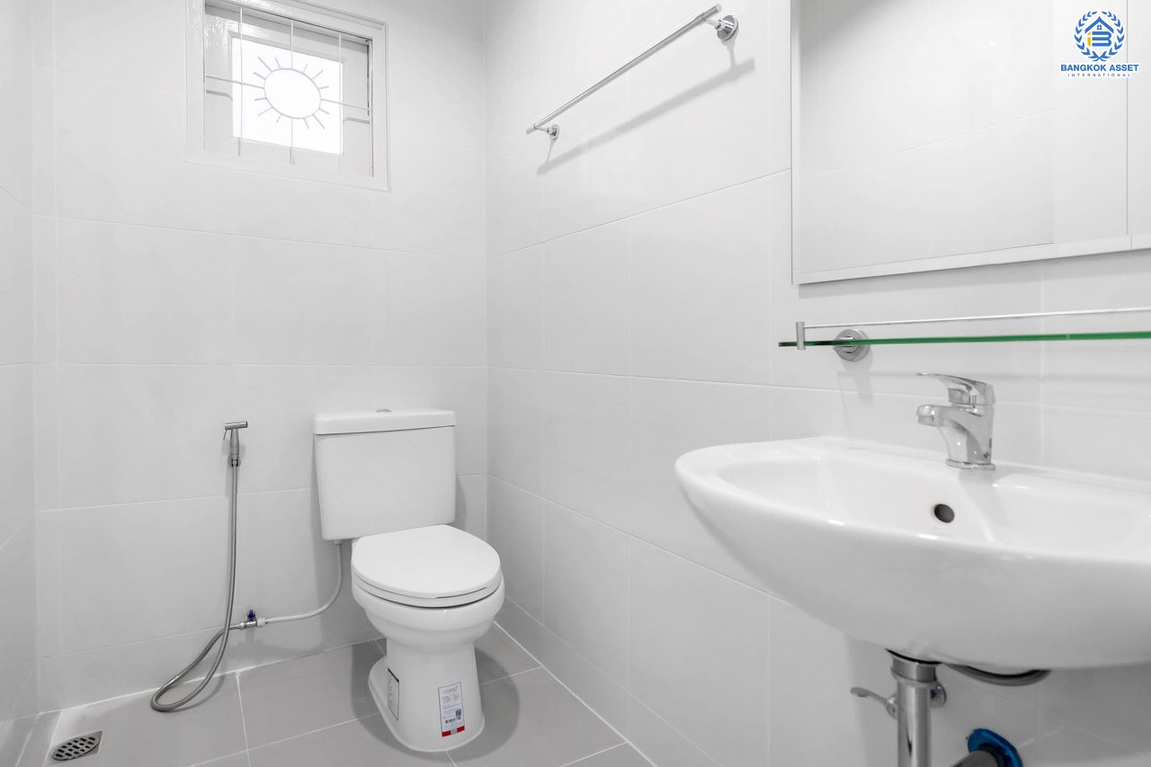 บ้านมือสองตกแต่งใหม่ ม.เศรณีลากูน บางใหญ่-กาญจนาภิเษก (ซ.วัดลาดปลาดุก) ตอบโจทย์ทุกการใช้ชีวิต เนื้อที่ 50 ตร.ว. ฟังก์ชั่น 3 ห้องนอน 3 ห้องน้ำ ทำเลเดินทางง่าย สะดวกสบายใกล้ถนนใหญ่ รถไฟฟ้า "สถานีคลองบางไผ่" และเซ็นทรัลเวสต์เกต...