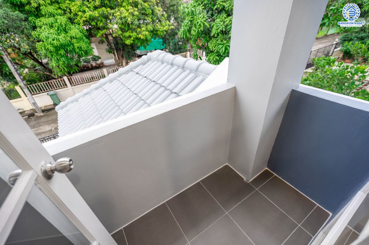 บ้านมือสองตกแต่งใหม่ ม.เศรณีลากูน บางใหญ่-กาญจนาภิเษก (ซ.วัดลาดปลาดุก) ตอบโจทย์ทุกการใช้ชีวิต เนื้อที่ 50 ตร.ว. ฟังก์ชั่น 3 ห้องนอน 3 ห้องน้ำ ทำเลเดินทางง่าย สะดวกสบายใกล้ถนนใหญ่ รถไฟฟ้า "สถานีคลองบางไผ่" และเซ็นทรัลเวสต์เกต...