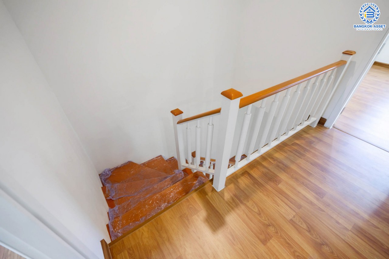 บ้านมือสองตกแต่งใหม่ ม.พฤกษาทาวน์ ติดถนนราชพฤกษ์ ทาวน์เฮ้าส์พร้อมอยู่ จอดรถได้ถึง 2 คัน! เนื้อที่ 21.6 ตร.ว. (หน้ากว้าง 6 เมตร) ฟังก์ชั่น 3 ห้องนอน 2ห้องน้ำ เดินทางสะดวกบนทำเลศักยภาพ ใกล้วงเวียนพระราม5 เชื่อมต่อทั้งนครอินทร์ ,ราชพฤกษ์ ,และกาญจนาภิเษก...