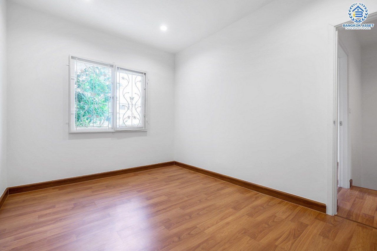 บ้านมือสองตกแต่งใหม่ ม.พฤกษาทาวน์ ติดถนนราชพฤกษ์ ทาวน์เฮ้าส์พร้อมอยู่ จอดรถได้ถึง 2 คัน! เนื้อที่ 21.6 ตร.ว. (หน้ากว้าง 6 เมตร) ฟังก์ชั่น 3 ห้องนอน 2ห้องน้ำ เดินทางสะดวกบนทำเลศักยภาพ ใกล้วงเวียนพระราม5 เชื่อมต่อทั้งนครอินทร์ ,ราชพฤกษ์ ,และกาญจนาภิเษก...