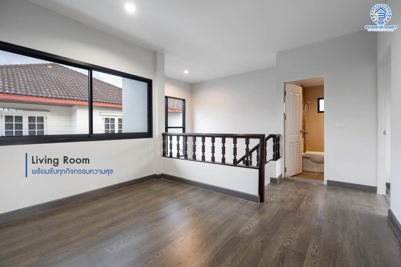 บ้านมือสองตกแต่งใหม่ หลังใหญ่! เนื้อที่ 83 ตร.ว. ม.พัชรวิลล์ บางกรวย-ไทรน้อย ตอบโจทย์ครอบครัวใหญ่ด้วยฟังก์ชั่นถึง 4 ห้องนอน 4 ห้องน้ำ พื้นที่ใช้สอยถึง 315 ตร.ม. บนทำเลเชื่อมต่อ 3 เส้นทาง ใกล้ทางด่วน "กาญจนาภิเษก" และเพียง 5 นาทีจาก MRT "สถานีบางพลู"