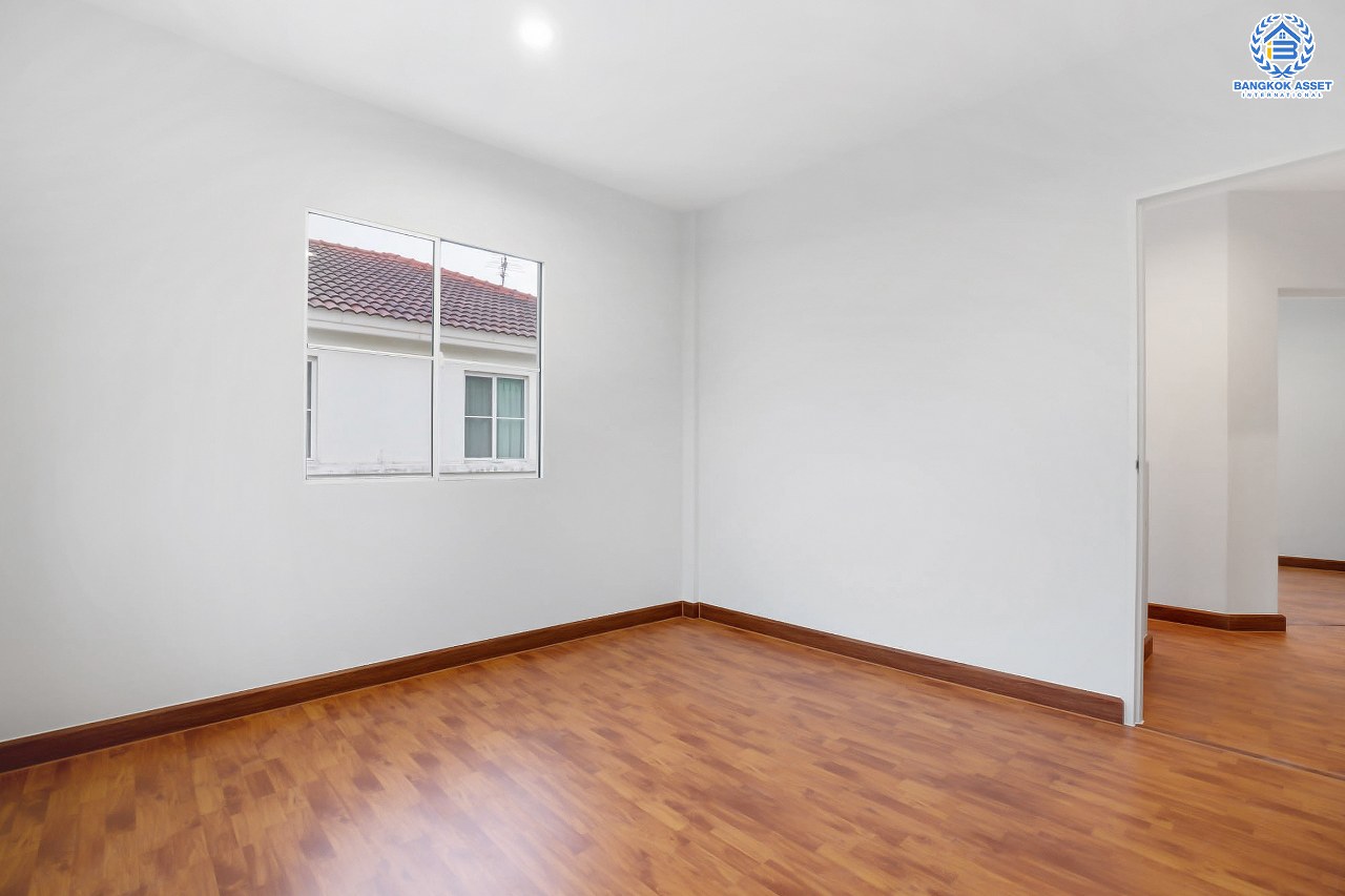 บ้านมือสองตกแต่งใหม่ คุณภาพแบรนด์ LH ม.ชลลดา บางใหญ่-เซ็นทรัลเวสต์เกต เนื้อที่ 54.3 ตร.ว. ฟังก์ชั่น 3 ห้องนอน 2 ห้องน้ำ 2 ที่จอดรถ Facilities ครบครัน พร้อมทุกการเข้าอยู่ บนทำเลเดินทางสะดวก ใกล้ถ.กาญจนาภิเษก เพียง 10 นาทีถึงรถไฟฟ้า "สถานีคลองบางไผ่"