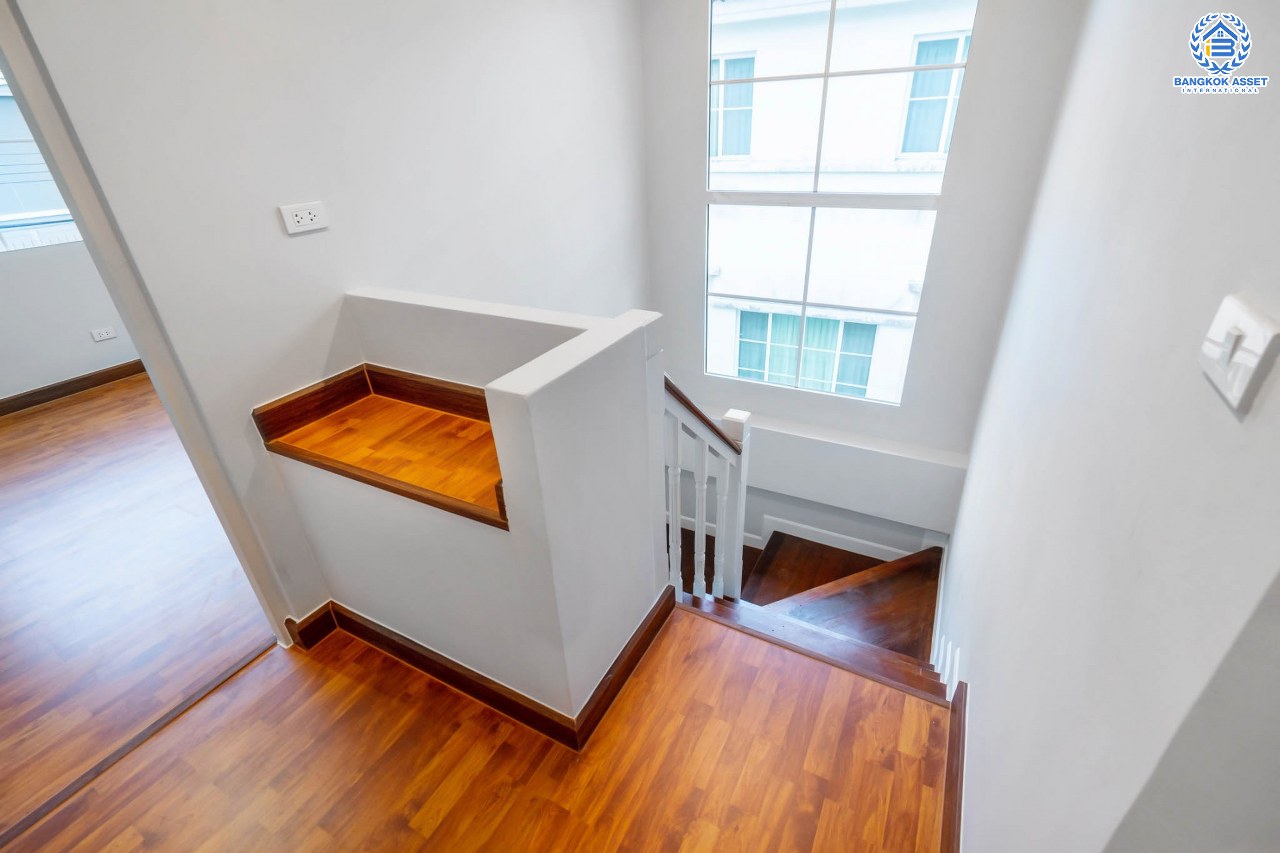 บ้านมือสองตกแต่งใหม่ คุณภาพแบรนด์ LH ม.ชลลดา บางใหญ่-เซ็นทรัลเวสต์เกต เนื้อที่ 54.3 ตร.ว. ฟังก์ชั่น 3 ห้องนอน 2 ห้องน้ำ 2 ที่จอดรถ Facilities ครบครัน พร้อมทุกการเข้าอยู่ บนทำเลเดินทางสะดวก ใกล้ถ.กาญจนาภิเษก เพียง 10 นาทีถึงรถไฟฟ้า "สถานีคลองบางไผ่"