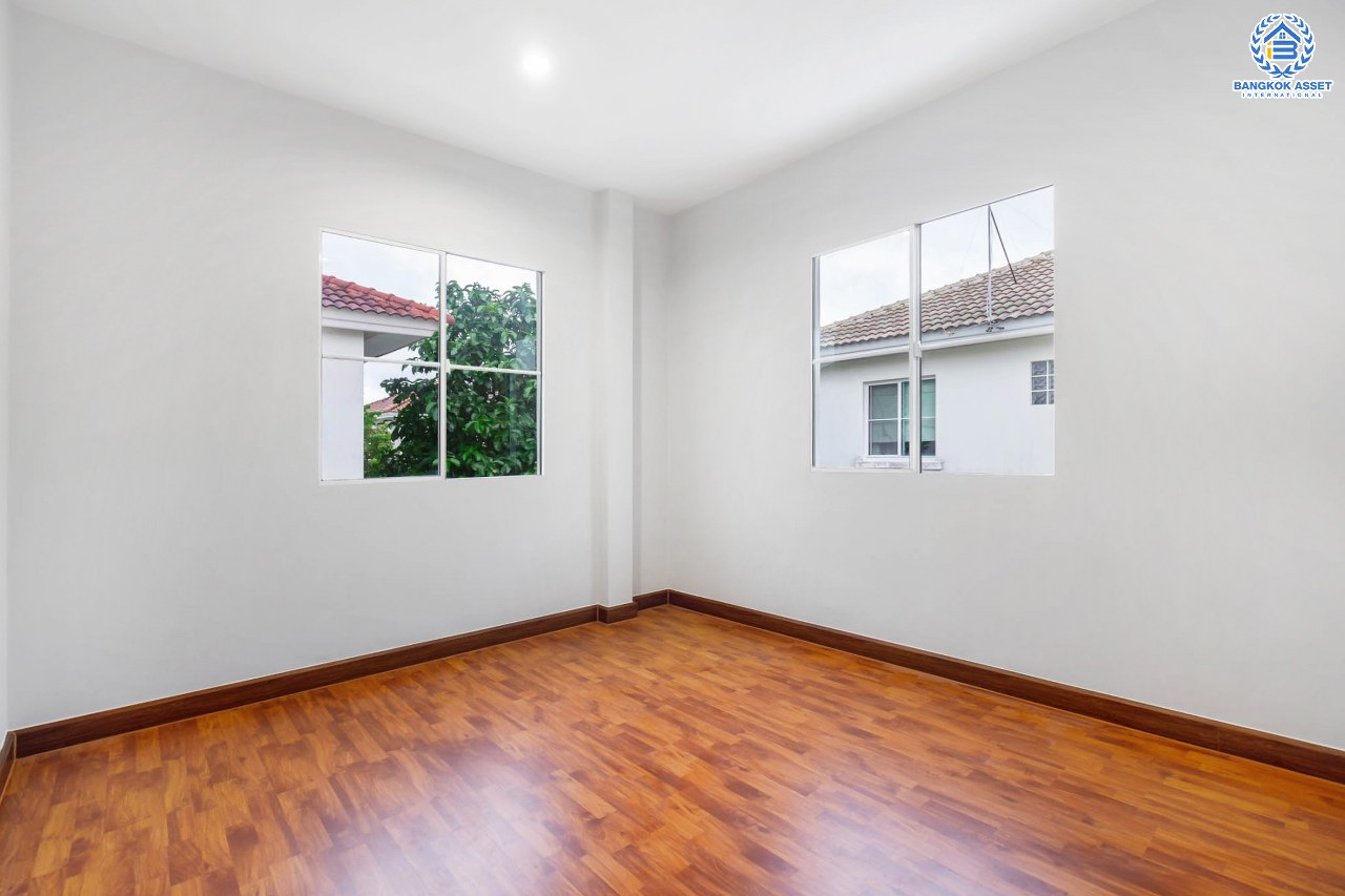 บ้านมือสองตกแต่งใหม่ คุณภาพแบรนด์ LH ม.ชลลดา บางใหญ่-เซ็นทรัลเวสต์เกต เนื้อที่ 54.3 ตร.ว. ฟังก์ชั่น 3 ห้องนอน 2 ห้องน้ำ 2 ที่จอดรถ Facilities ครบครัน พร้อมทุกการเข้าอยู่ บนทำเลเดินทางสะดวก ใกล้ถ.กาญจนาภิเษก เพียง 10 นาทีถึงรถไฟฟ้า "สถานีคลองบางไผ่"