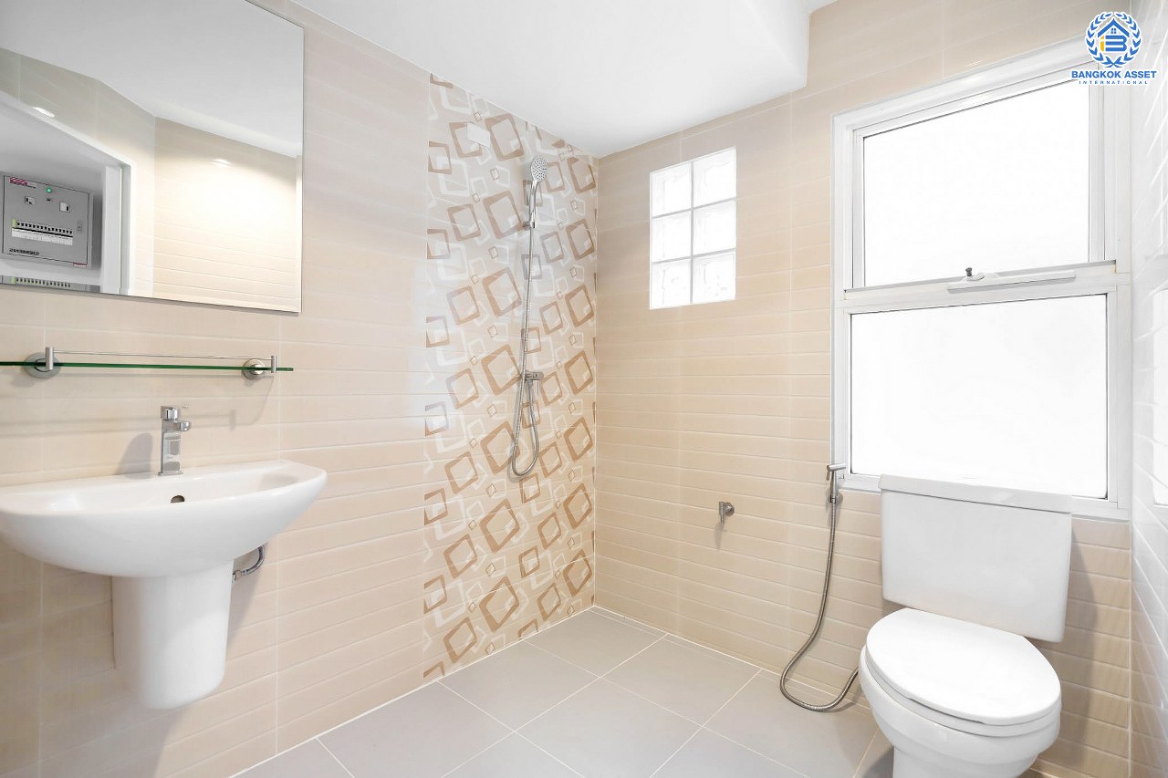 บ้านมือสองตกแต่งใหม่ คุณภาพแบรนด์ LH ม.ชลลดา บางใหญ่-เซ็นทรัลเวสต์เกต เนื้อที่ 54.3 ตร.ว. ฟังก์ชั่น 3 ห้องนอน 2 ห้องน้ำ 2 ที่จอดรถ Facilities ครบครัน พร้อมทุกการเข้าอยู่ บนทำเลเดินทางสะดวก ใกล้ถ.กาญจนาภิเษก เพียง 10 นาทีถึงรถไฟฟ้า "สถานีคลองบางไผ่"