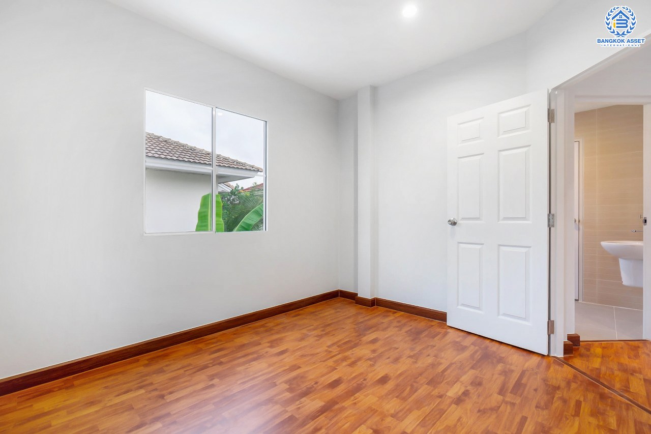 บ้านมือสองตกแต่งใหม่ คุณภาพแบรนด์ LH ม.ชลลดา บางใหญ่-เซ็นทรัลเวสต์เกต เนื้อที่ 54.3 ตร.ว. ฟังก์ชั่น 3 ห้องนอน 2 ห้องน้ำ 2 ที่จอดรถ Facilities ครบครัน พร้อมทุกการเข้าอยู่ บนทำเลเดินทางสะดวก ใกล้ถ.กาญจนาภิเษก เพียง 10 นาทีถึงรถไฟฟ้า "สถานีคลองบางไผ่"