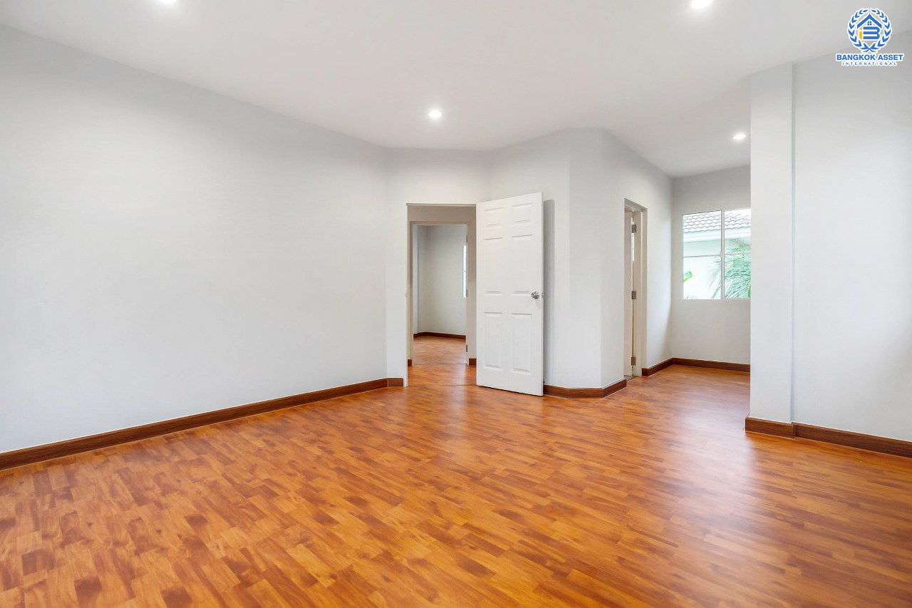 บ้านมือสองตกแต่งใหม่ คุณภาพแบรนด์ LH ม.ชลลดา บางใหญ่-เซ็นทรัลเวสต์เกต เนื้อที่ 54.3 ตร.ว. ฟังก์ชั่น 3 ห้องนอน 2 ห้องน้ำ 2 ที่จอดรถ Facilities ครบครัน พร้อมทุกการเข้าอยู่ บนทำเลเดินทางสะดวก ใกล้ถ.กาญจนาภิเษก เพียง 10 นาทีถึงรถไฟฟ้า "สถานีคลองบางไผ่"