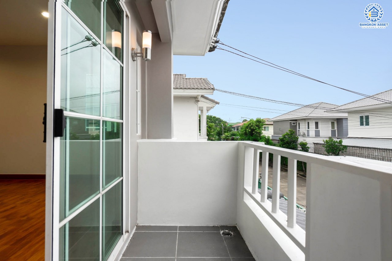 บ้านมือสองตกแต่งใหม่ คุณภาพแบรนด์ LH ม.ชลลดา บางใหญ่-เซ็นทรัลเวสต์เกต เนื้อที่ 54.3 ตร.ว. ฟังก์ชั่น 3 ห้องนอน 2 ห้องน้ำ 2 ที่จอดรถ Facilities ครบครัน พร้อมทุกการเข้าอยู่ บนทำเลเดินทางสะดวก ใกล้ถ.กาญจนาภิเษก เพียง 10 นาทีถึงรถไฟฟ้า "สถานีคลองบางไผ่"