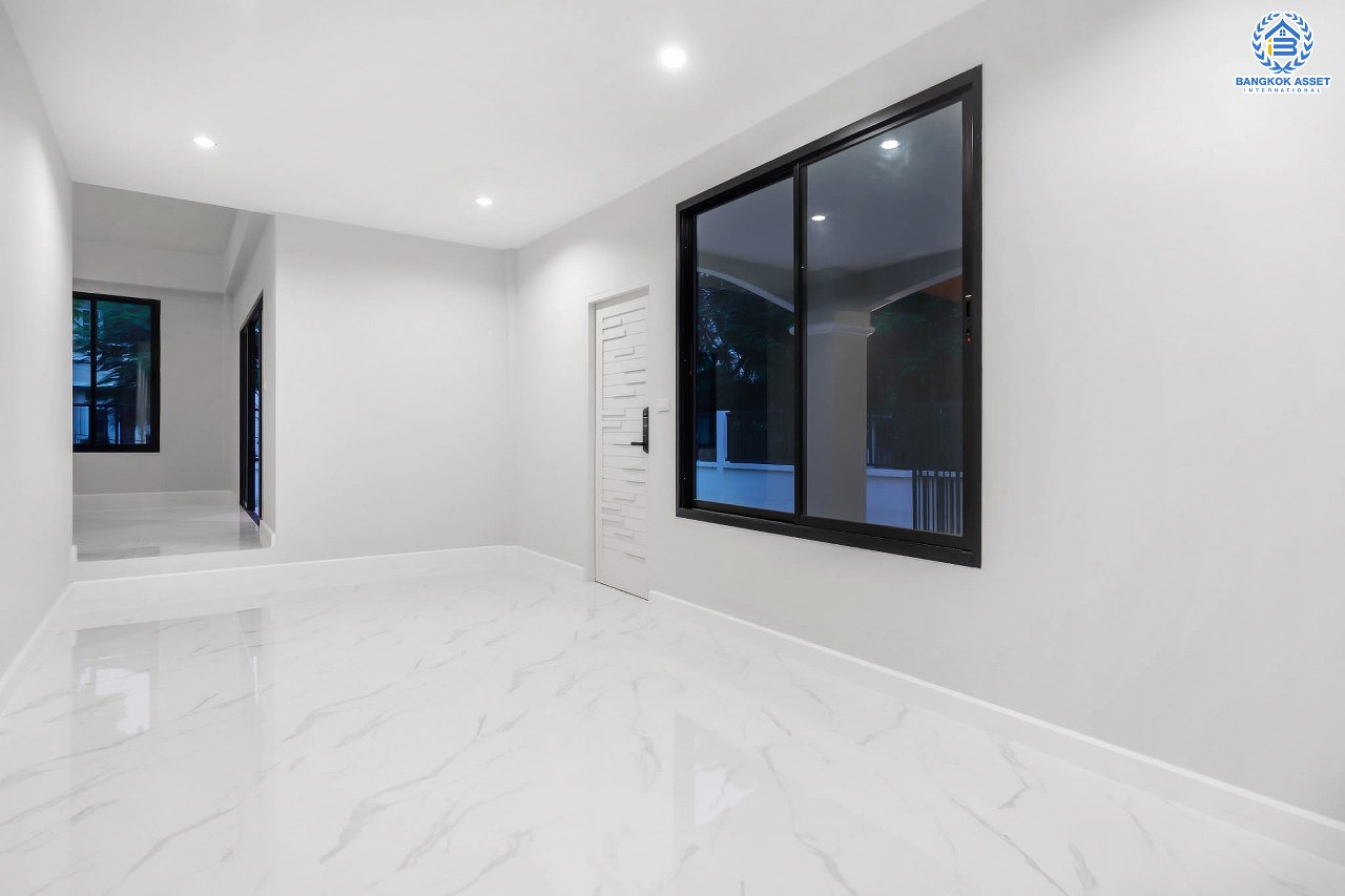 บ้านตกแต่งใหม่มือ1ไม่เคยเข้าอยู่! หลังใหญ่ #แปลงมุม! เนื้อที่ 104.9 ตร.ว. ม.เพอร์เฟคเพลส รัตนาธิเบศร์-ไทรม้า  ฟังก์ชั่นจัดเต็ม 4 ห้องนอน 3 ห้องน้ำ 2 ที่จอดรถ พร้อมพื้นที่ใช้สอยถึง 310 ตร.ม. ส่วนกลางครบครัน กับที่สุดแห่งทำเลโซนเมือง ที่เชื่อมสู่หลายเส้นทาง ใกล้วงเวียนพระรามห้า และรถไฟฟ้าสถานี "สถานีบางรักน้อยท่าอิฐ"...