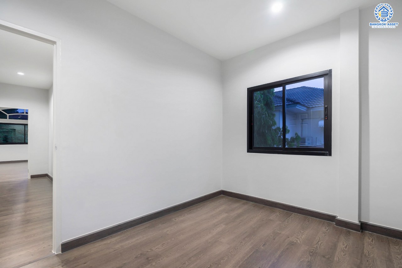 บ้านตกแต่งใหม่มือ1ไม่เคยเข้าอยู่! หลังใหญ่ #แปลงมุม! เนื้อที่ 104.9 ตร.ว. ม.เพอร์เฟคเพลส รัตนาธิเบศร์-ไทรม้า  ฟังก์ชั่นจัดเต็ม 4 ห้องนอน 3 ห้องน้ำ 2 ที่จอดรถ พร้อมพื้นที่ใช้สอยถึง 310 ตร.ม. ส่วนกลางครบครัน กับที่สุดแห่งทำเลโซนเมือง ที่เชื่อมสู่หลายเส้นทาง ใกล้วงเวียนพระรามห้า และรถไฟฟ้าสถานี "สถานีบางรักน้อยท่าอิฐ"...