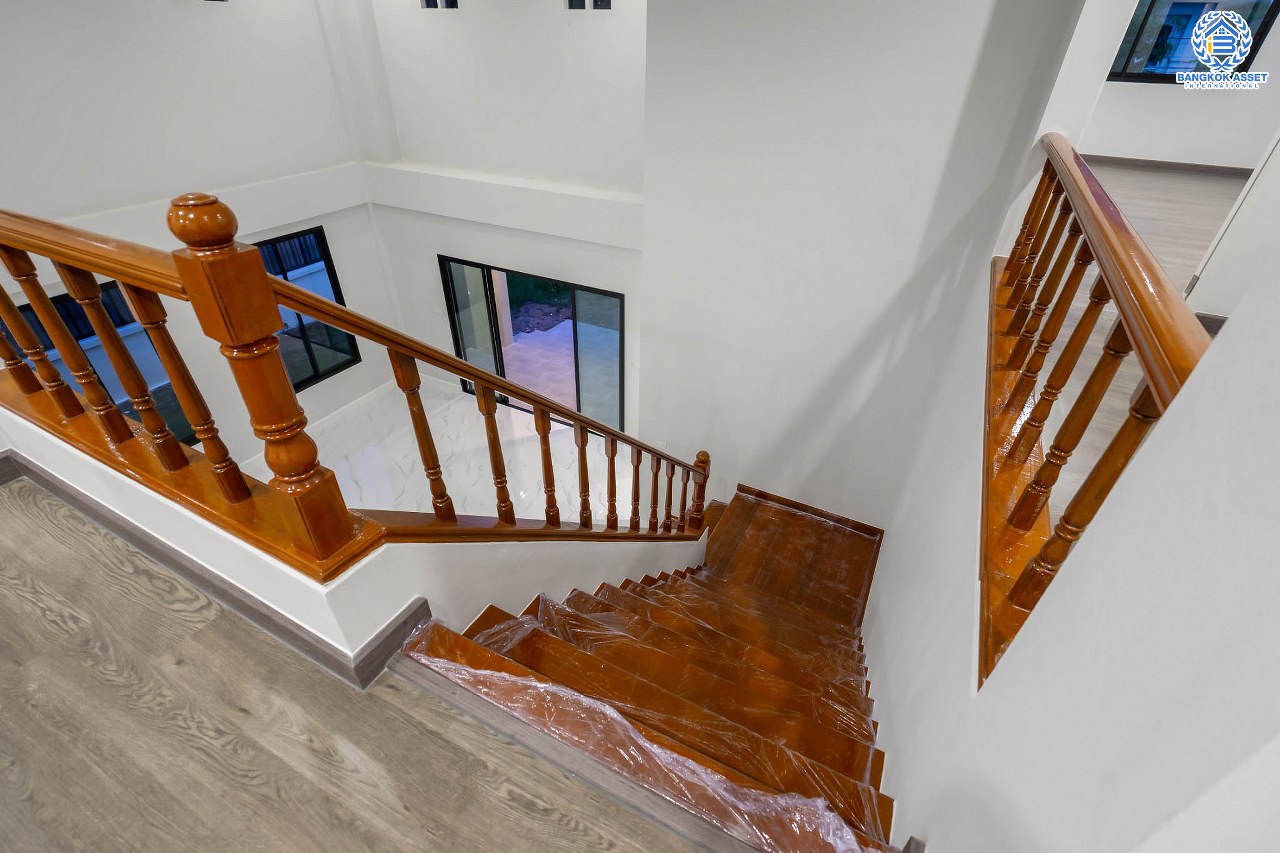 บ้านตกแต่งใหม่มือ1ไม่เคยเข้าอยู่! หลังใหญ่ #แปลงมุม! เนื้อที่ 104.9 ตร.ว. ม.เพอร์เฟคเพลส รัตนาธิเบศร์-ไทรม้า  ฟังก์ชั่นจัดเต็ม 4 ห้องนอน 3 ห้องน้ำ 2 ที่จอดรถ พร้อมพื้นที่ใช้สอยถึง 310 ตร.ม. ส่วนกลางครบครัน กับที่สุดแห่งทำเลโซนเมือง ที่เชื่อมสู่หลายเส้นทาง ใกล้วงเวียนพระรามห้า และรถไฟฟ้าสถานี "สถานีบางรักน้อยท่าอิฐ"...