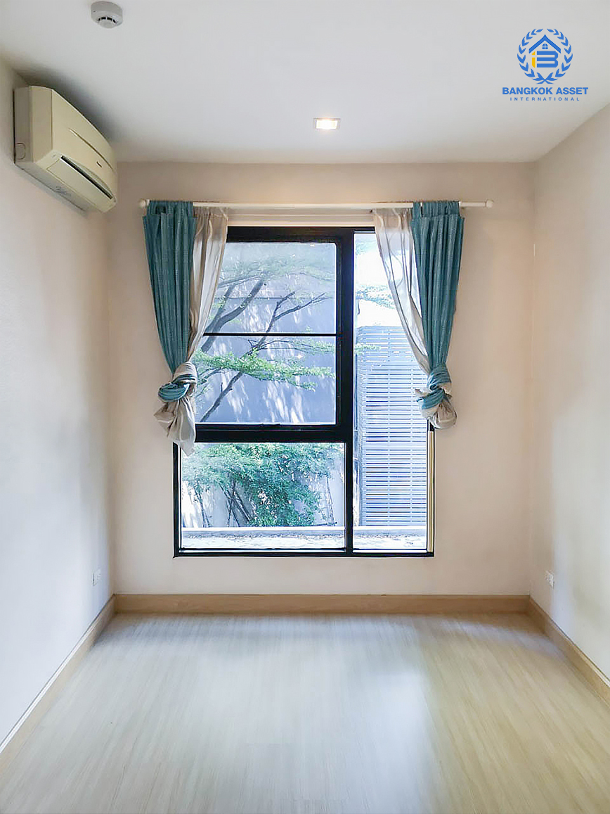 คอนโดมือสองนนทบุรี ทำเลโซนเมือง! ม.เดอะไพรเวซี่ เรวดี ขนาดห้องกว้าง 33.17 ตร.ม. ห้องมุมมีความเป็นส่วนตัว การเดินทางสะดวกสบาย ในซอยมีร้านค้า และของกินอยู่ตลอดทั้งซอย  ใกล้สถานีรถไฟฟ้าสถานีศูนย์ราชการและสถานีกระทรวงสาธารณสุข