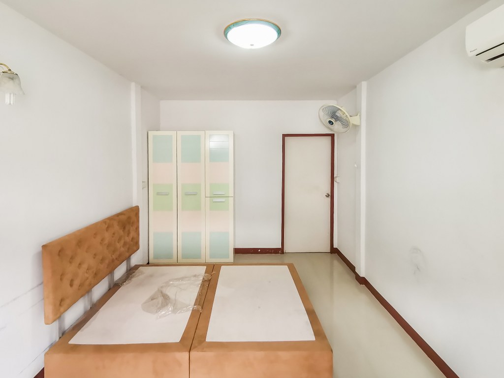 *****ทาวน์โฮมมือสอง 3 ชั้น ซอยบางขุนนนท์15 จรัญสนิทสวงศ์-บรมราชชนนี เนื้อที่ 28 ตร.ว. ฟังก์ชั่น 4 ห้องนอน 3 ห้องน้ำ พร้อมอยู่บนทำเลคุณภาพ การเดินทางสะดวกสบาย เพียง 500 เมตร ถึง MRT บางขุนนนท์