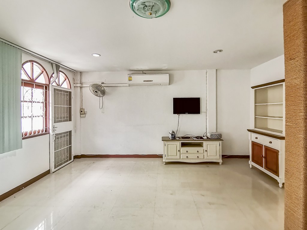 *****ทาวน์โฮมมือสอง 3 ชั้น ซอยบางขุนนนท์15 จรัญสนิทสวงศ์-บรมราชชนนี เนื้อที่ 28 ตร.ว. ฟังก์ชั่น 4 ห้องนอน 3 ห้องน้ำ พร้อมอยู่บนทำเลคุณภาพ การเดินทางสะดวกสบาย เพียง 500 เมตร ถึง MRT บางขุนนนท์