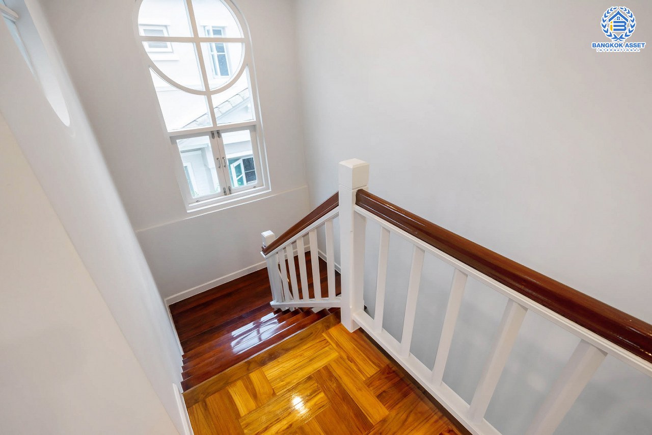 บ้านมือสองตกแต่งใหม่ หลังใหญ่พิเศษ! เนื้อที่ 82.5 ตร.ว. ม.มัณฑนา ปิ่นเกล้า-กาญจนาภิเษก (ซ.วัดพระเงิน) ฟังก์ชั่นจัดเต็ม 3 ห้องนอน 1 ห้องแม่บ้าน 4 ห้องน้ำ จอดรถได้ถึง 4 คัน เดินทางสะดวกสบาย บนทำเลติดถนนใหญ่ ใกล้เซ็นทรัลเวสต์เกต รถไฟฟ้าสายสีม่วง "สถานีตลาดบางใหญ่" และทางด่วนศรีรัช!