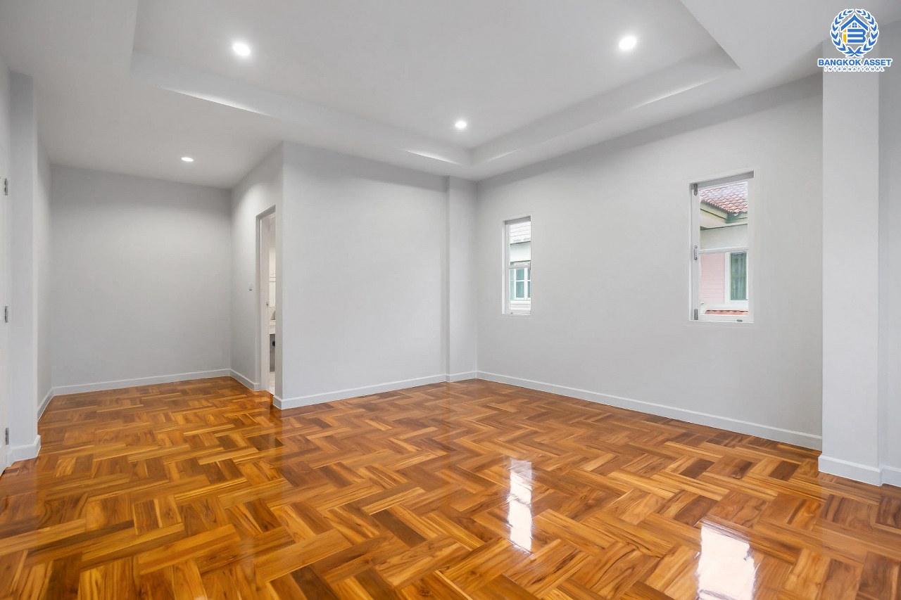 บ้านมือสองตกแต่งใหม่ หลังใหญ่พิเศษ! เนื้อที่ 82.5 ตร.ว. ม.มัณฑนา ปิ่นเกล้า-กาญจนาภิเษก (ซ.วัดพระเงิน) ฟังก์ชั่นจัดเต็ม 3 ห้องนอน 1 ห้องแม่บ้าน 4 ห้องน้ำ จอดรถได้ถึง 4 คัน เดินทางสะดวกสบาย บนทำเลติดถนนใหญ่ ใกล้เซ็นทรัลเวสต์เกต รถไฟฟ้าสายสีม่วง "สถานีตลาดบางใหญ่" และทางด่วนศรีรัช!