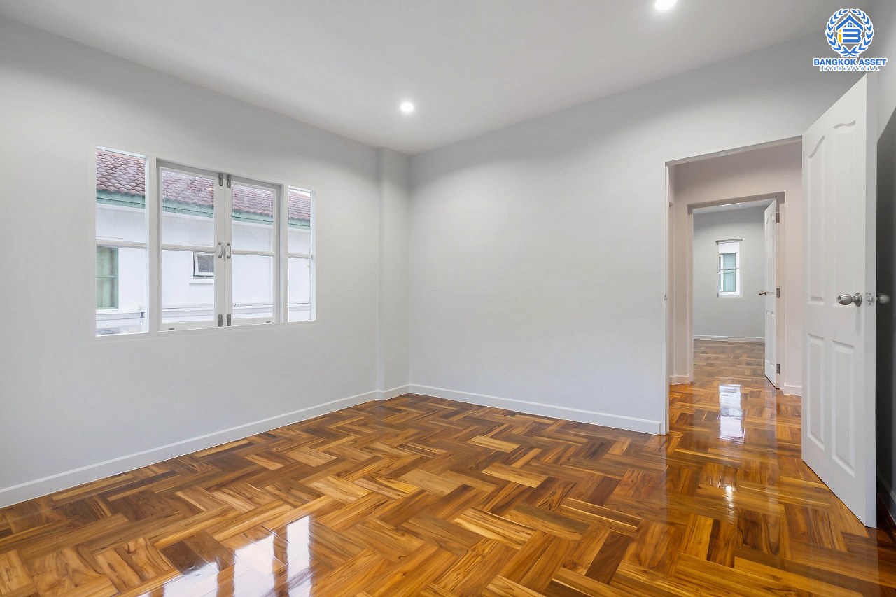 บ้านมือสองตกแต่งใหม่ หลังใหญ่พิเศษ! เนื้อที่ 82.5 ตร.ว. ม.มัณฑนา ปิ่นเกล้า-กาญจนาภิเษก (ซ.วัดพระเงิน) ฟังก์ชั่นจัดเต็ม 3 ห้องนอน 1 ห้องแม่บ้าน 4 ห้องน้ำ จอดรถได้ถึง 4 คัน เดินทางสะดวกสบาย บนทำเลติดถนนใหญ่ ใกล้เซ็นทรัลเวสต์เกต รถไฟฟ้าสายสีม่วง "สถานีตลาดบางใหญ่" และทางด่วนศรีรัช!