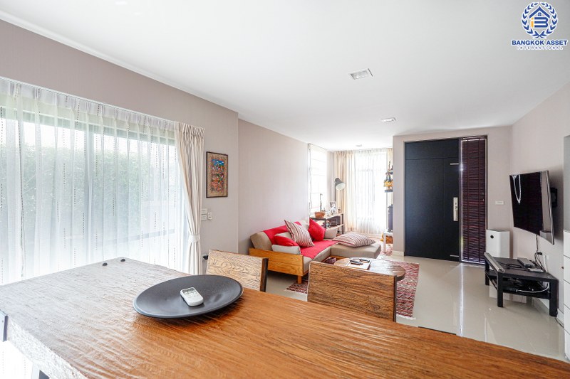 *****บ้านเดี่ยวมือสองนนทบุรี ติดถนนชัยพฤกษ์ แบรนด์LH โครงการ มัณฑนา แจ้งวัฒนะ-ราชพฤกษ์ บ้านหลังใหญ่สไตล์โมเดิร์น เนื้อที่ 54 ตร.ว. ฟังก์ชั่นครบ 3 ห้องนอน 3 ห้องน้ำ 1 ห้องนั่งเล่น บ้านสวยตกแต่งสวย มีบิ้วท์อินครัวเคาน์เตอร์! พร้อมแวดล้อมไปด้วยสิ่งอำนวยความสะดวก และสาธารณูปโภคมากมาย บนทำเลดี ที่เชื่อมสู่ถ.แจ้งวัฒนะได้อย่างรวดเร็ว