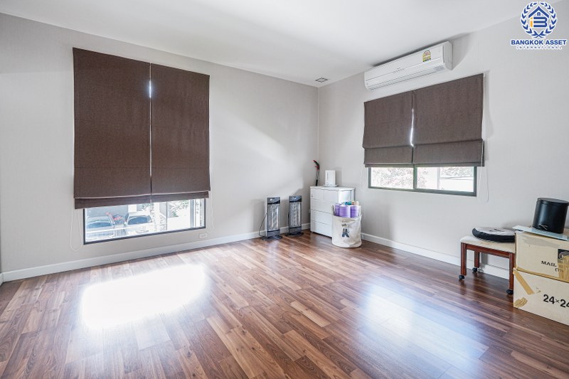 *****บ้านเดี่ยวมือสองนนทบุรี ติดถนนชัยพฤกษ์ แบรนด์LH โครงการ มัณฑนา แจ้งวัฒนะ-ราชพฤกษ์ บ้านหลังใหญ่สไตล์โมเดิร์น เนื้อที่ 54 ตร.ว. ฟังก์ชั่นครบ 3 ห้องนอน 3 ห้องน้ำ 1 ห้องนั่งเล่น บ้านสวยตกแต่งสวย มีบิ้วท์อินครัวเคาน์เตอร์! พร้อมแวดล้อมไปด้วยสิ่งอำนวยความสะดวก และสาธารณูปโภคมากมาย บนทำเลดี ที่เชื่อมสู่ถ.แจ้งวัฒนะได้อย่างรวดเร็ว