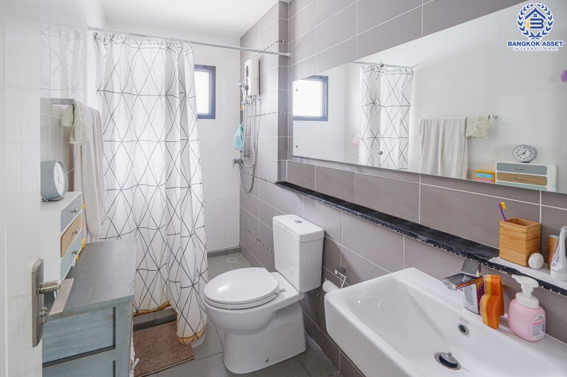 *****บ้านเดี่ยวมือสองนนทบุรี ติดถนนชัยพฤกษ์ แบรนด์LH โครงการ มัณฑนา แจ้งวัฒนะ-ราชพฤกษ์ บ้านหลังใหญ่สไตล์โมเดิร์น เนื้อที่ 54 ตร.ว. ฟังก์ชั่นครบ 3 ห้องนอน 3 ห้องน้ำ 1 ห้องนั่งเล่น บ้านสวยตกแต่งสวย มีบิ้วท์อินครัวเคาน์เตอร์! พร้อมแวดล้อมไปด้วยสิ่งอำนวยความสะดวก และสาธารณูปโภคมากมาย บนทำเลดี ที่เชื่อมสู่ถ.แจ้งวัฒนะได้อย่างรวดเร็ว