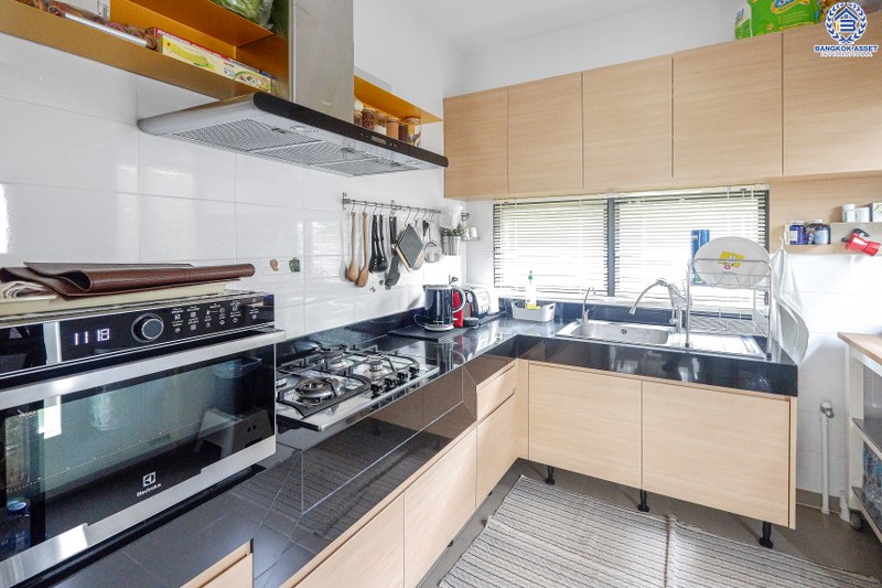 *****บ้านเดี่ยวมือสองนนทบุรี ติดถนนชัยพฤกษ์ แบรนด์LH โครงการ มัณฑนา แจ้งวัฒนะ-ราชพฤกษ์ บ้านหลังใหญ่สไตล์โมเดิร์น เนื้อที่ 54 ตร.ว. ฟังก์ชั่นครบ 3 ห้องนอน 3 ห้องน้ำ 1 ห้องนั่งเล่น บ้านสวยตกแต่งสวย มีบิ้วท์อินครัวเคาน์เตอร์! พร้อมแวดล้อมไปด้วยสิ่งอำนวยความสะดวก และสาธารณูปโภคมากมาย บนทำเลดี ที่เชื่อมสู่ถ.แจ้งวัฒนะได้อย่างรวดเร็ว