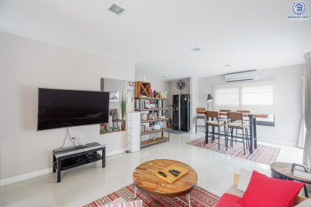 *****บ้านเดี่ยวมือสองนนทบุรี ติดถนนชัยพฤกษ์ แบรนด์LH โครงการ มัณฑนา แจ้งวัฒนะ-ราชพฤกษ์ บ้านหลังใหญ่สไตล์โมเดิร์น เนื้อที่ 54 ตร.ว. ฟังก์ชั่นครบ 3 ห้องนอน 3 ห้องน้ำ 1 ห้องนั่งเล่น บ้านสวยตกแต่งสวย มีบิ้วท์อินครัวเคาน์เตอร์! พร้อมแวดล้อมไปด้วยสิ่งอำนวยความสะดวก และสาธารณูปโภคมากมาย บนทำเลดี ที่เชื่อมสู่ถ.แจ้งวัฒนะได้อย่างรวดเร็ว