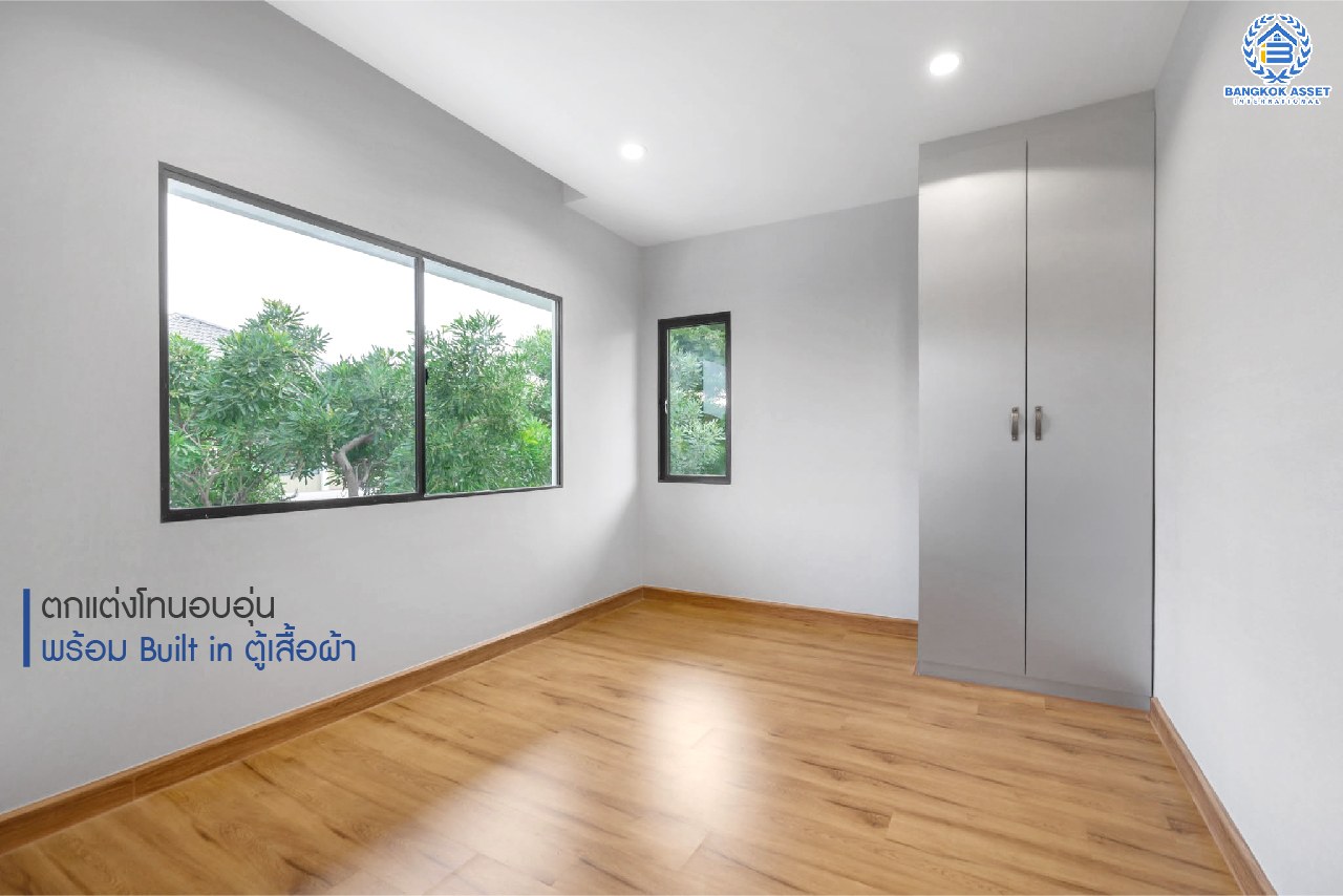 บ้านมือสองตกแต่งใหม่ ม.โกลเด้นอเวนิว แจ้งวัฒนะ-ติวานนท์  หลังใหญ่ #แปลงมุม เนื้อที่ 57.4 ตร.ว. ฟังก์ชั่น 4 ห้องนอน 3 ห้องน้ำ 2 ที่จอดรถ สิ่งอำนวยความสะดวกครบครัน บนทำเลศักยภาพ เพียง 5 นาทีถึงรถไฟฟ้า "สถานีแจ้งวัฒนะ-ปากเกร็ด28" ใกล้เซ็นทรัลแจ้งวัฒนะ ,เมืองทองธานี และจุดขึ้นทางด่วนแจ้งวัฒนะ