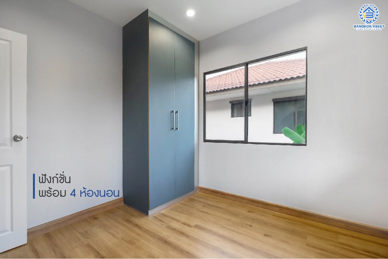 บ้านมือสองตกแต่งใหม่ ม.โกลเด้นอเวนิว แจ้งวัฒนะ-ติวานนท์  หลังใหญ่ #แปลงมุม เนื้อที่ 57.4 ตร.ว. ฟังก์ชั่น 4 ห้องนอน 3 ห้องน้ำ 2 ที่จอดรถ สิ่งอำนวยความสะดวกครบครัน บนทำเลศักยภาพ เพียง 5 นาทีถึงรถไฟฟ้า "สถานีแจ้งวัฒนะ-ปากเกร็ด28" ใกล้เซ็นทรัลแจ้งวัฒนะ ,เมืองทองธานี และจุดขึ้นทางด่วนแจ้งวัฒนะ