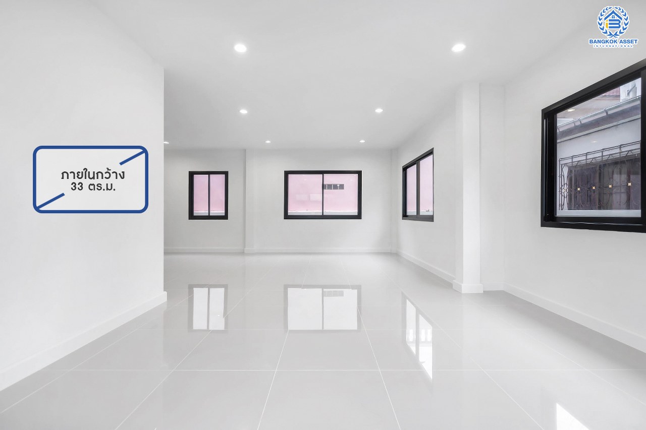 บ้านมือสองตกแต่งใหม่ ม.มณีรินทร์ รัตนาธิเบศร์ หลังใหญ่ เนื้อที่ 63 ตร.ว. ฟังก์ชั่น 3 ห้องนอน 2 ห้องน้ำ จอดรถได้ถึง 3 คัน บนทำเลศักยภาพ เดินทางสะดวกสบาย ใกล้ทางด่วนงามวงศ์วาน และเพียง 10 นาที ถึงรถไฟฟ้า "สถานีบางรักน้อยท่าอิฐ"