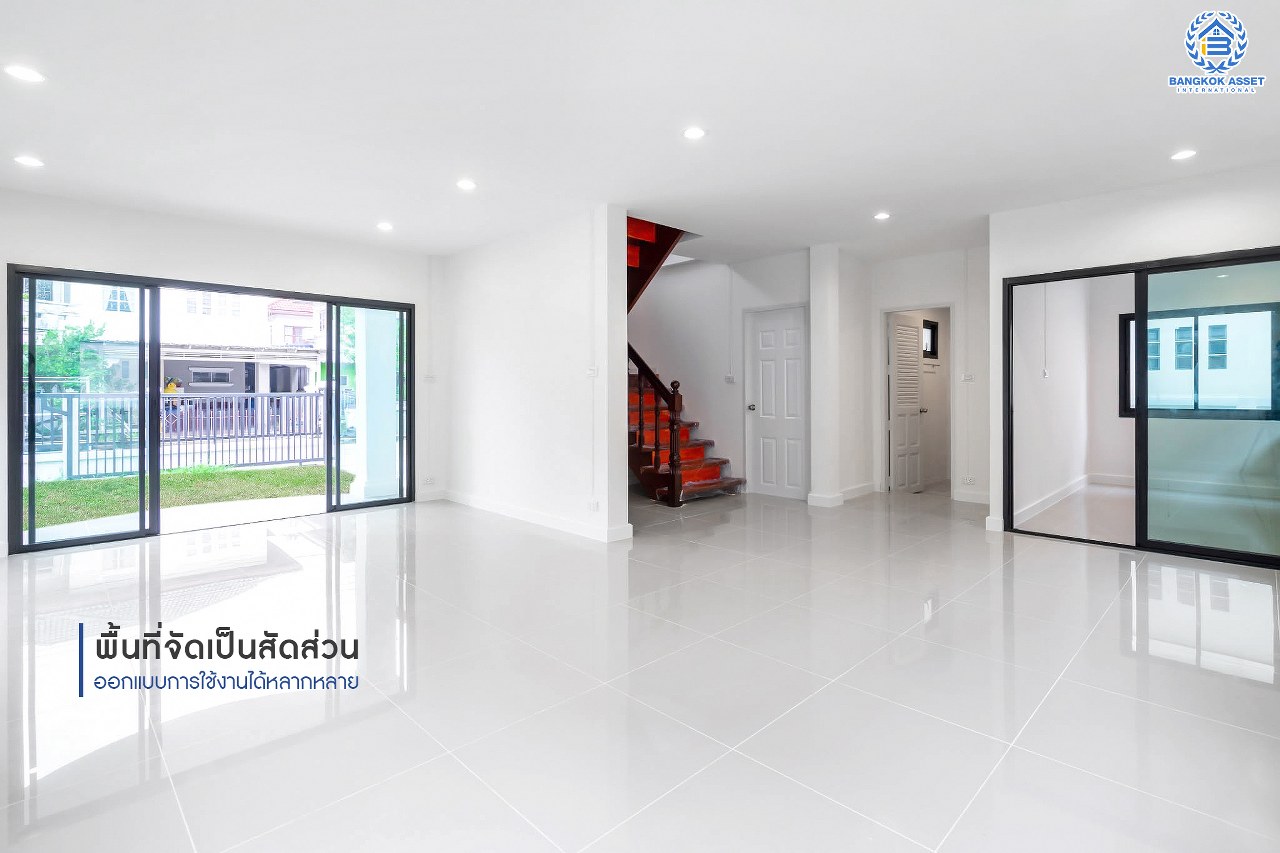 บ้านมือสองตกแต่งใหม่ ม.มณีรินทร์ รัตนาธิเบศร์ หลังใหญ่ เนื้อที่ 63 ตร.ว. ฟังก์ชั่น 3 ห้องนอน 2 ห้องน้ำ จอดรถได้ถึง 3 คัน บนทำเลศักยภาพ เดินทางสะดวกสบาย ใกล้ทางด่วนงามวงศ์วาน และเพียง 10 นาที ถึงรถไฟฟ้า "สถานีบางรักน้อยท่าอิฐ"