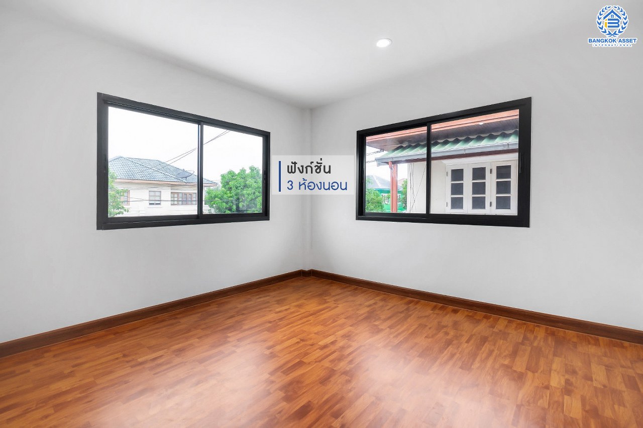 บ้านมือสองตกแต่งใหม่ ม.มณีรินทร์ รัตนาธิเบศร์ หลังใหญ่ เนื้อที่ 63 ตร.ว. ฟังก์ชั่น 3 ห้องนอน 2 ห้องน้ำ จอดรถได้ถึง 3 คัน บนทำเลศักยภาพ เดินทางสะดวกสบาย ใกล้ทางด่วนงามวงศ์วาน และเพียง 10 นาที ถึงรถไฟฟ้า "สถานีบางรักน้อยท่าอิฐ"