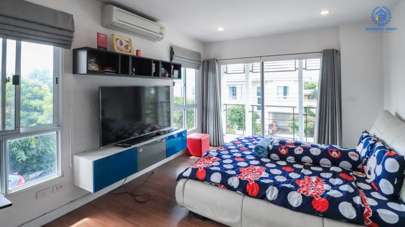 *****บ้านเดี่ยวมือสองนนทบุรี แปลงมุม! ถนนเมน! ม.พฤกษาวิลเลจ28 บางใหญ่-เซ็นทรัลเวสต์เกต หลังใหญ่มีพื้นที่ด้านข้าง บนพื้นที่ใช้สอยกว้างกว่า 215 ตร.ม. ฟังก์ชั่นครบ 3 ห้องนอน 3 ห้องน้ำ แถมแอร์ 4 เครื่อง! ตกแต่ง/ต่อเติมพร้อมอยู่ เดินทางสะดวก เข้าเมืองก็ง่าย ใกล้เซ็นทรัลเวสต์เกต ทางด่วน และรถไฟฟ้าสายสีม่วง