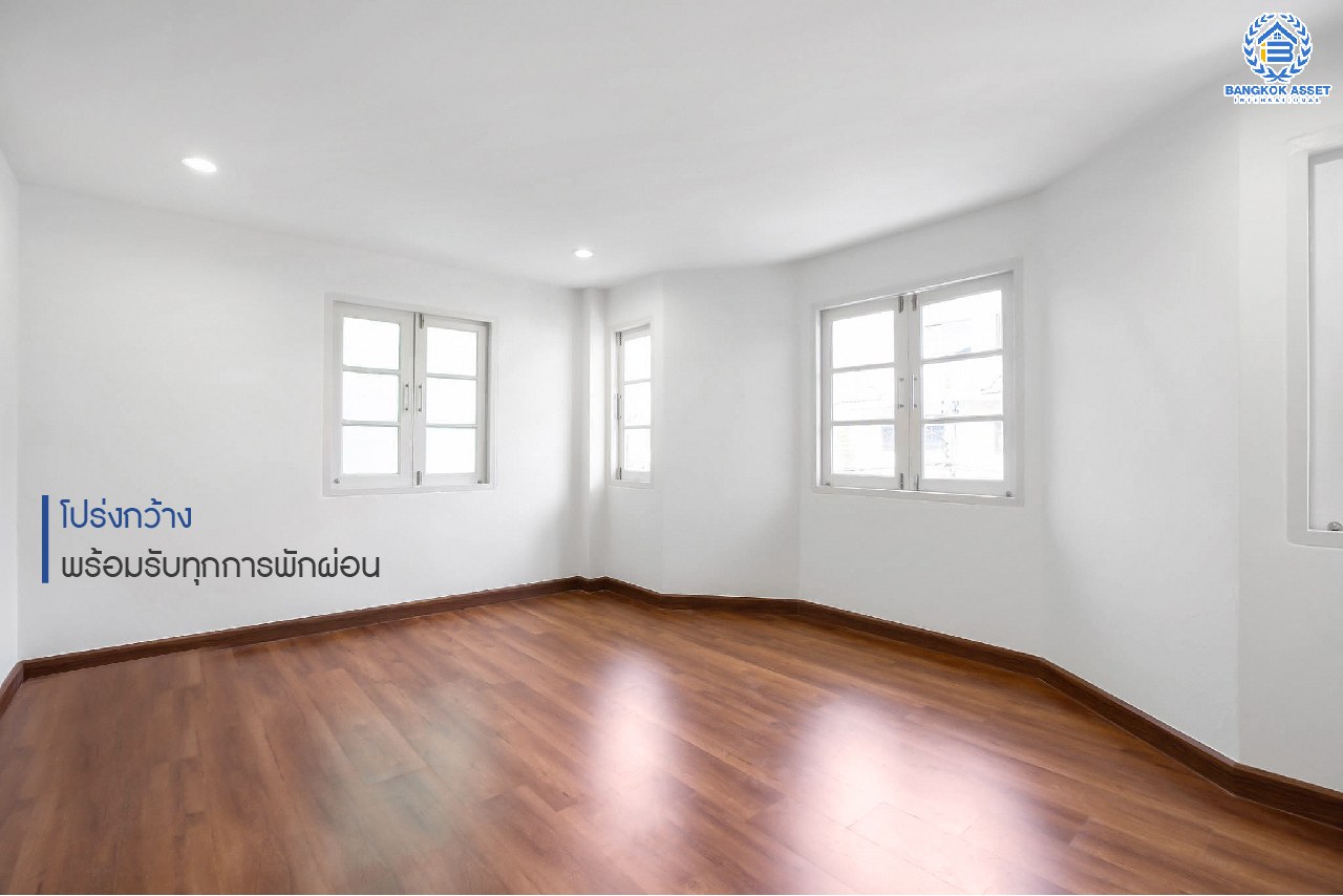 บ้านมือสองตกแต่งใหม่ หลังใหญ่ เล่นระดับ ม.เศรณี ดอนเมือง-สรงประภา เนื้อที่ 25.2 ตร.ว. ฟังก์ชั่นจัดเต็ม 4 ห้องนอน 3 ห้องน้ำ ตอบโจทย์ครอบครัวใหญ่ มีความเป็นส่วนตัว เดินทางเข้าสู่ใจกลางเมืองได้อย่างสะดวกสบาย ใกล้สนามบินดอนเมือง ทางด่วนศรีสมาน และรถไฟฟ้าสายสีแดง...