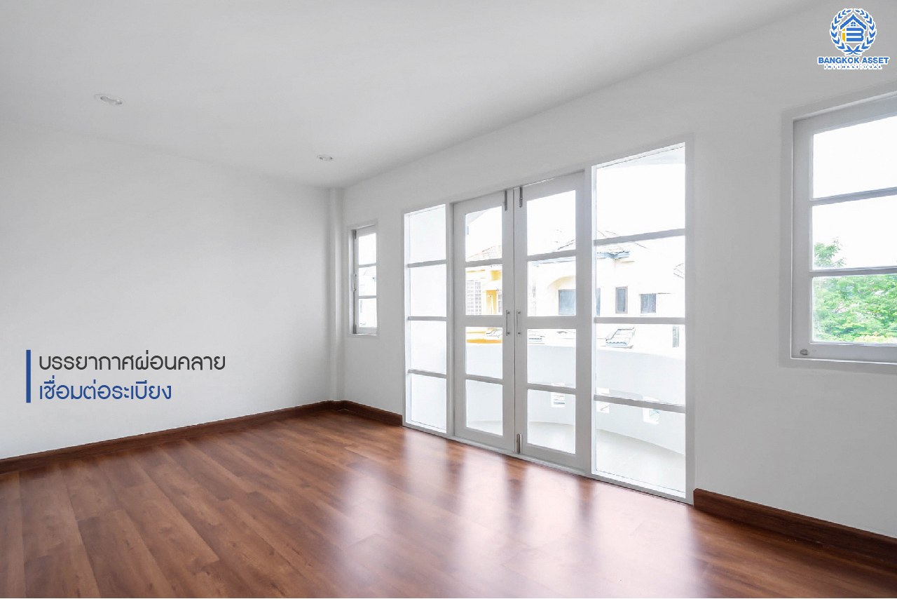 บ้านมือสองตกแต่งใหม่ หลังใหญ่ เล่นระดับ ม.เศรณี ดอนเมือง-สรงประภา เนื้อที่ 25.2 ตร.ว. ฟังก์ชั่นจัดเต็ม 4 ห้องนอน 3 ห้องน้ำ ตอบโจทย์ครอบครัวใหญ่ มีความเป็นส่วนตัว เดินทางเข้าสู่ใจกลางเมืองได้อย่างสะดวกสบาย ใกล้สนามบินดอนเมือง ทางด่วนศรีสมาน และรถไฟฟ้าสายสีแดง...