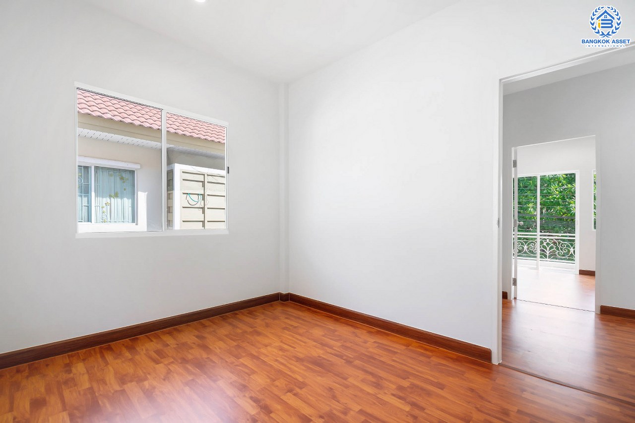 บ้านมือสองตกแต่งใหม่ ม.เพอร์เฟคพาร์ค พระราม5-บางใหญ่ (ซ.วัดพระนอน) เนื้อที่ 35.8 ตร.ว. ตกแต่งสไตล์อบอุ่น คุณภาพแบรนด์ Property Perfect ฟังก์ชั่นจัดเต็ม 3 ห้องนอน 1 ห้องอเนกประสงค์ 2 ห้องน้ำ  ทำเลใกล้วงแหวนกาญจนาฯ , Central Westgate และรถไฟฟ้าสายสีม่วง "สถานีตลาดบางใหญ่"