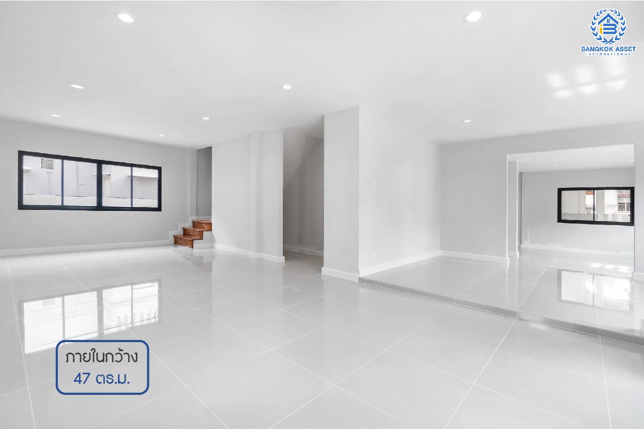 บ้านมือสองตกแต่งใหม่ หลังใหญ่พิเศษ เนื้อที่ 76.5 ตร.ว. ม.กฤษดานคร12 พุทธมณฑลสาย1 ดีไซน์สุดโดดเด่น ฟังก์ชั่นจัดเต็ม 4 ห้องนอน 4 ห้องน้ำ พื้นที่ใช้สอยกว่า 285 ตร.ม. บนทำเลศักยภาพ เชื่อมต่อหลายเส้นทางหลัก เพียง 5 นาทีถึงทางด่วน "ศรีรัช" ใกล้แหล่ง Community Mall ชั้นนำมากมาย