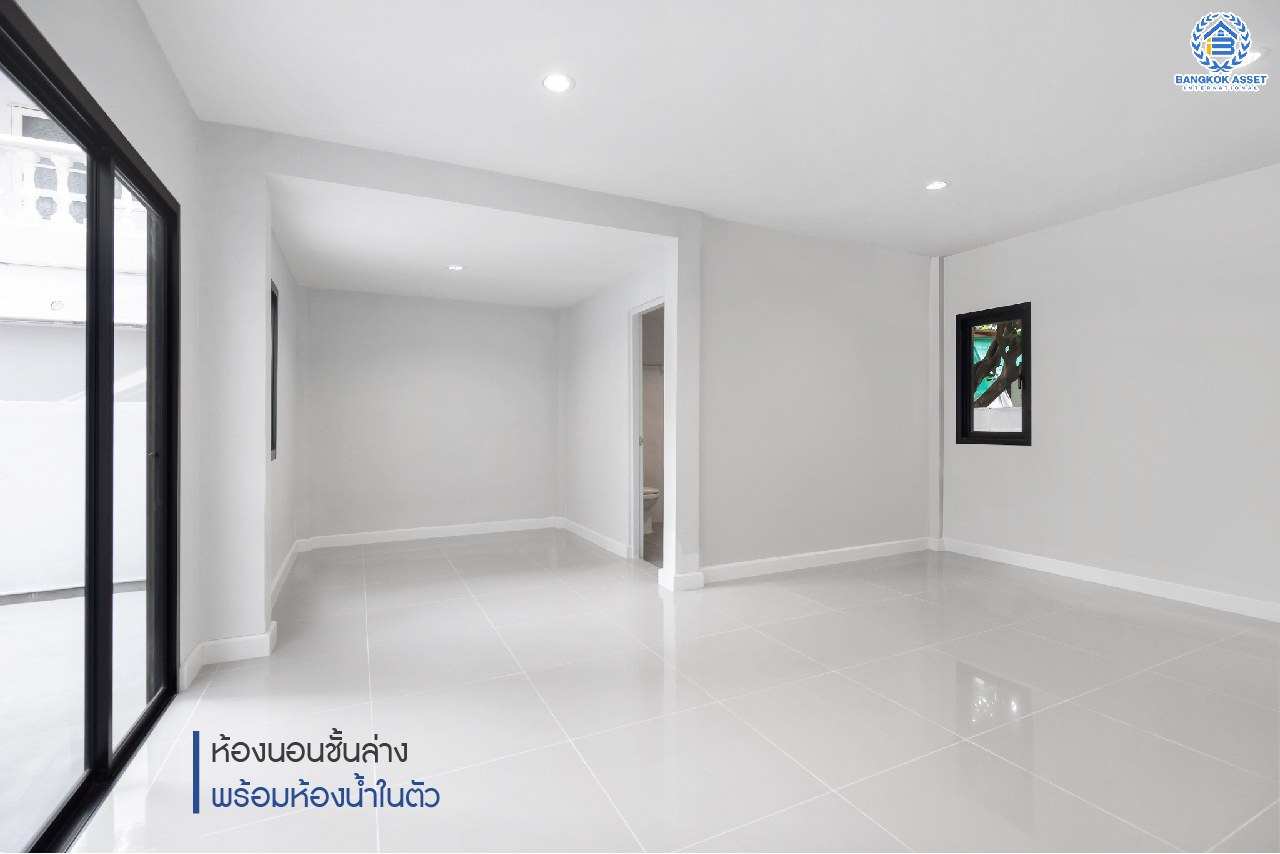 บ้านมือสองตกแต่งใหม่ หลังใหญ่พิเศษ เนื้อที่ 76.5 ตร.ว. ม.กฤษดานคร12 พุทธมณฑลสาย1 ดีไซน์สุดโดดเด่น ฟังก์ชั่นจัดเต็ม 4 ห้องนอน 4 ห้องน้ำ พื้นที่ใช้สอยกว่า 285 ตร.ม. บนทำเลศักยภาพ เชื่อมต่อหลายเส้นทางหลัก เพียง 5 นาทีถึงทางด่วน "ศรีรัช" ใกล้แหล่ง Community Mall ชั้นนำมากมาย