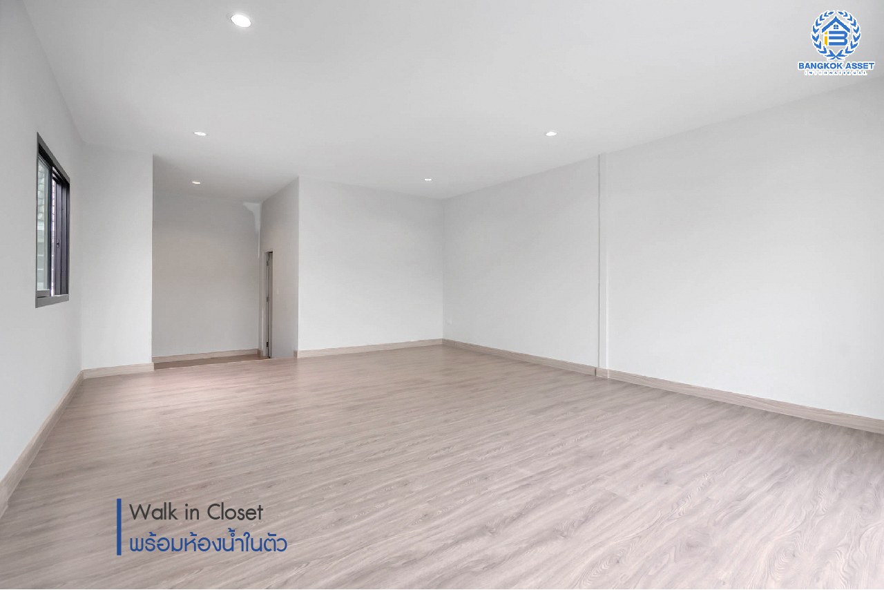 บ้านมือสองตกแต่งใหม่ หลังใหญ่พิเศษ เนื้อที่ 76.5 ตร.ว. ม.กฤษดานคร12 พุทธมณฑลสาย1 ดีไซน์สุดโดดเด่น ฟังก์ชั่นจัดเต็ม 4 ห้องนอน 4 ห้องน้ำ พื้นที่ใช้สอยกว่า 285 ตร.ม. บนทำเลศักยภาพ เชื่อมต่อหลายเส้นทางหลัก เพียง 5 นาทีถึงทางด่วน "ศรีรัช" ใกล้แหล่ง Community Mall ชั้นนำมากมาย