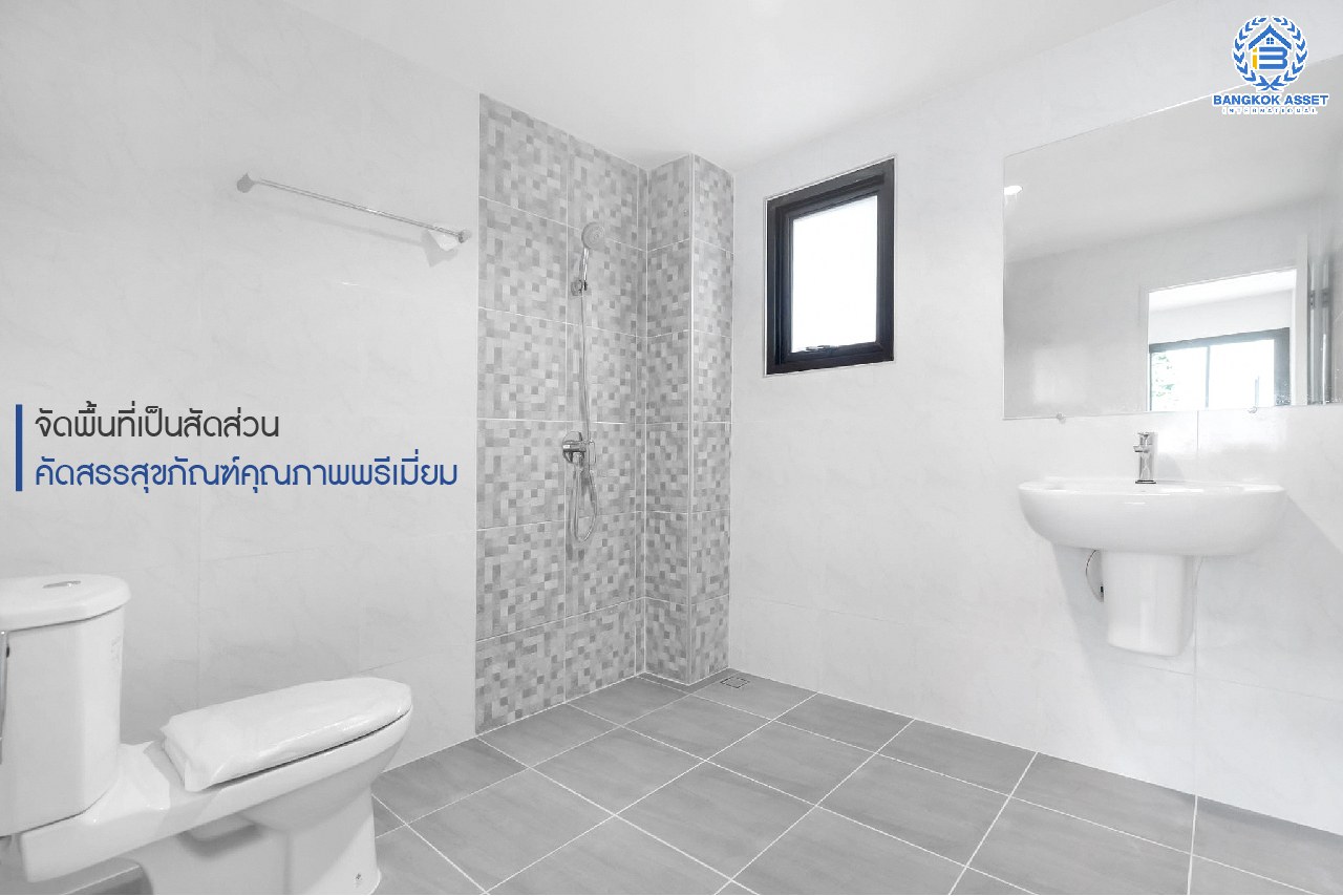 บ้านมือสองตกแต่งใหม่ หลังใหญ่พิเศษ เนื้อที่ 76.5 ตร.ว. ม.กฤษดานคร12 พุทธมณฑลสาย1 ดีไซน์สุดโดดเด่น ฟังก์ชั่นจัดเต็ม 4 ห้องนอน 4 ห้องน้ำ พื้นที่ใช้สอยกว่า 285 ตร.ม. บนทำเลศักยภาพ เชื่อมต่อหลายเส้นทางหลัก เพียง 5 นาทีถึงทางด่วน "ศรีรัช" ใกล้แหล่ง Community Mall ชั้นนำมากมาย