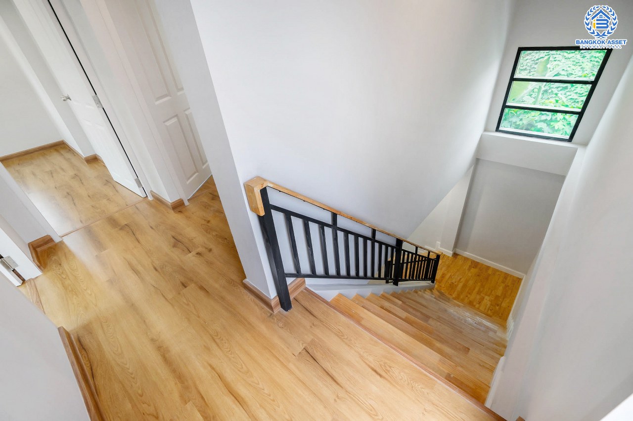 บ้านมือสองตกแต่งใหม่ ม.กฤษดานคร20 ปิ่นเกล้า ติดถนนบรมราชชนนี Private Zone ข้างบ้านไม่ติดใคร เนื้อที่ 61 ตร.ว. ฟังก์ชั่น 3 ห้องนอน 2 ห้องน้ำ 2 ที่จอดรถ พร้อม Terrace กว้างขวาง บนทำเลใกล้ทางคู่ขนานลอยฟ้าบรมราชชนนี และเซ็นทรัลปิ่นเกล้า...